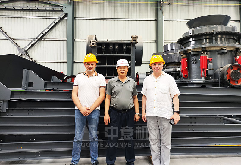 劉經(jīng)理與國外客戶合影留念 劉經(jīng)理與國外客戶合影留念