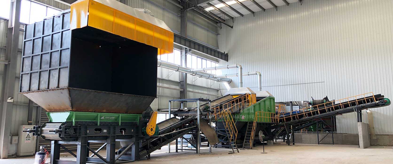 南京陳腐垃圾處理生產(chǎn)線現(xiàn)場(chǎng)安裝成功，準(zhǔn)備運(yùn)行